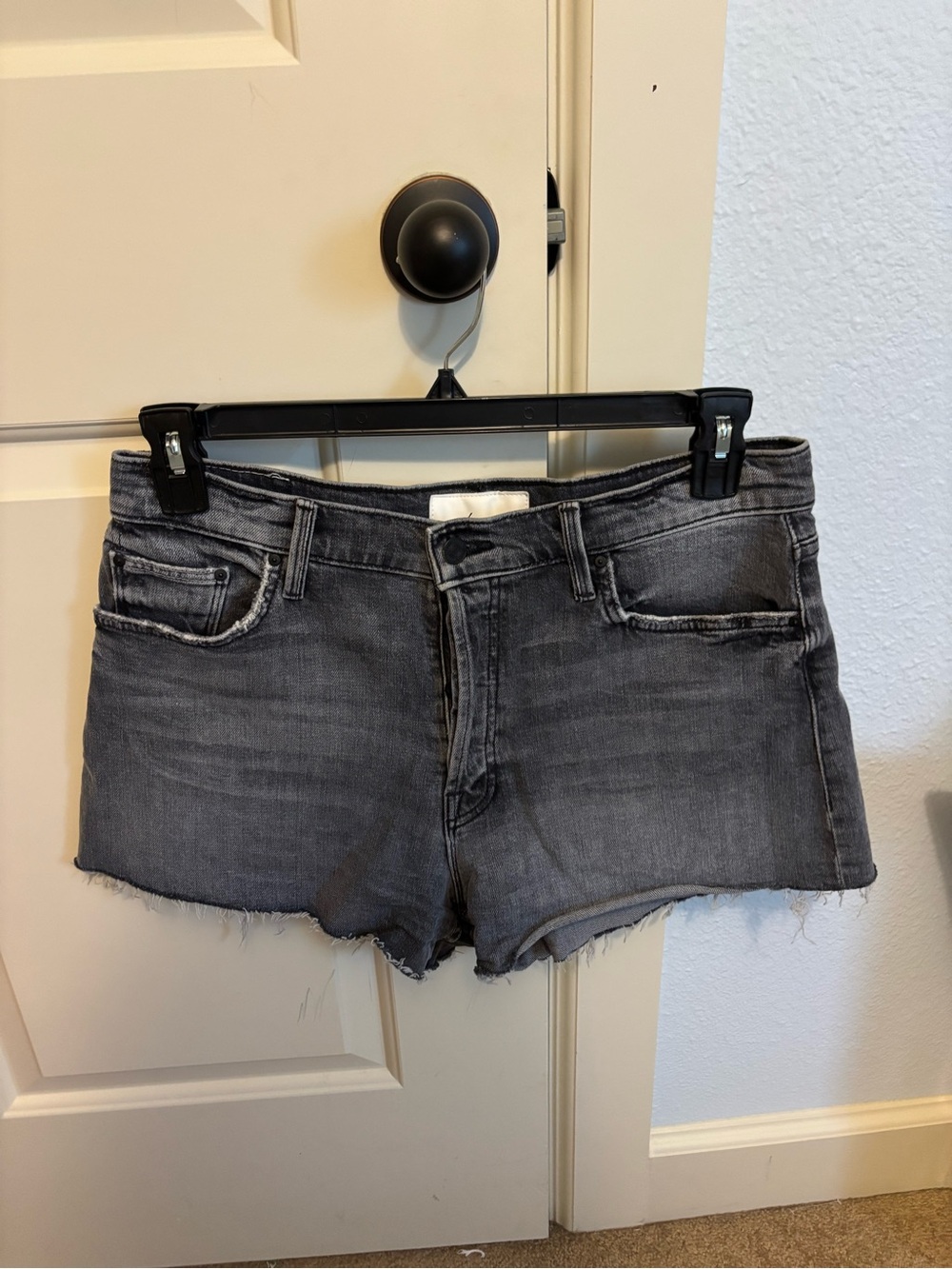 MOTHER Tomcat kick fray Charcoal black Frayed Hem Denim Shorts 32